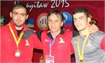 نایب قهرمان کشتی فرنگی جوانان جهان مدالش را به خانواده شهیدغواص اهدا کرد