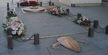 مقبره سرباز گمنام در میدان شارل دوگل پاریس فرانسه