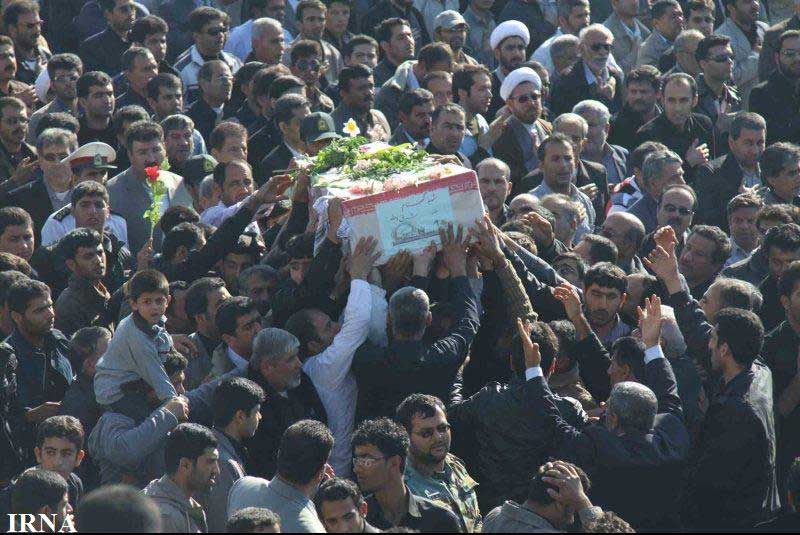 تشییع و خاکسپاری دو شهید گمنام در بندر گناوه-بوشهر