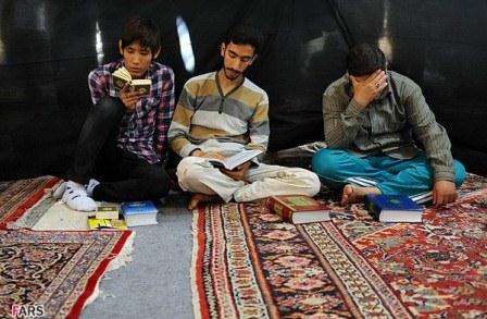 تشییع پیکر 3 شهید گمنام در جمع معتکفین مسجد جامع بازار تهران