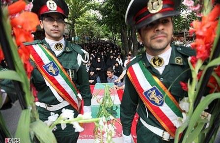 تشییع پیکر هفت شهید دفاع مقدس در اصفهان