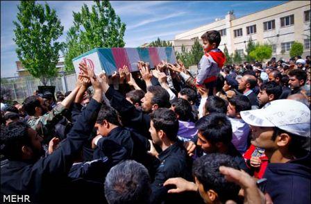 تشییع و خاکسپاری شهدای گمنام در دانشگاه آزاد تاکستان