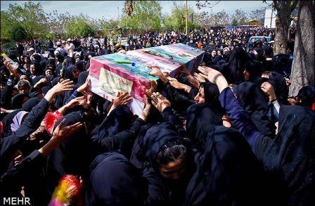 تشییع و خاکسپاری شهدای گمنام در دانشگاه آزاد تاکستان