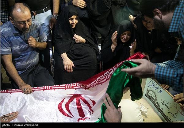 دیدار خانواده شهید ناصر مظفری با پیکر فرزندشان پس از ۳۳ سال 16