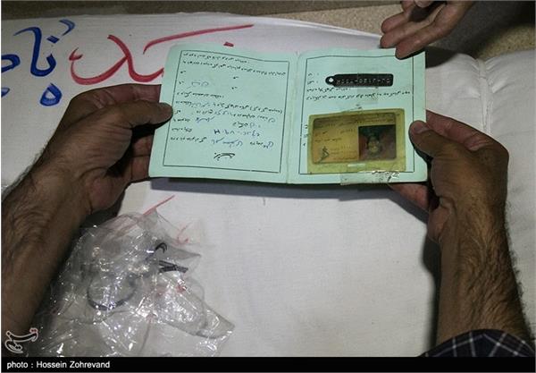 دیدار خانواده شهید ناصر مظفری با پیکر فرزندشان پس از ۳۳ سال 7