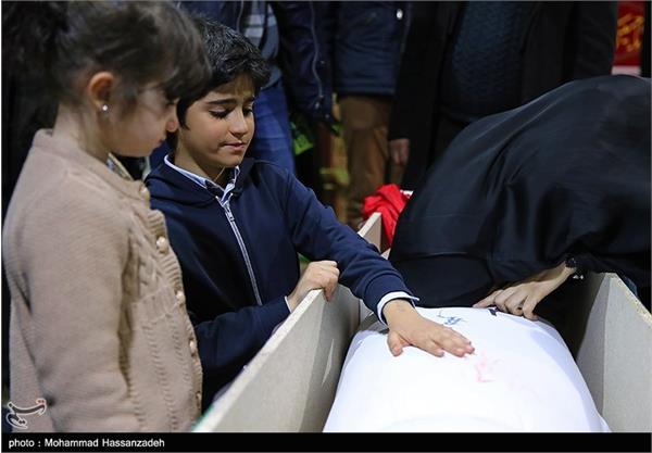 دیدار خانواده شهید تازه تفحص شده حسین سپهر با پیکر وی 15