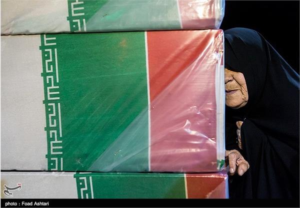 دیدار خانواده شهید سیدیحیی سیدی با پیکر فرزندشان پس از ۳۰ سال 3