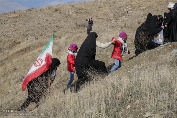 کوه‌پیمایی دانشجویان خواهر بسیجی در کهف‌الشهداء 13