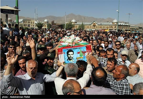 تشییع پیکر شهید غواص امیر مسعود محمدزاده در استان همدان 11