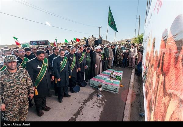 مراسم تشییع پیکر دو شهید گمنام در شیراز 8