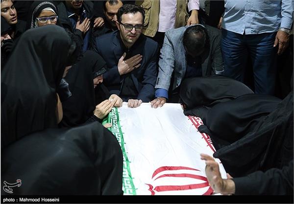 حضور خانواده سردار شهید حسین همدانی در معراج شهدا 19