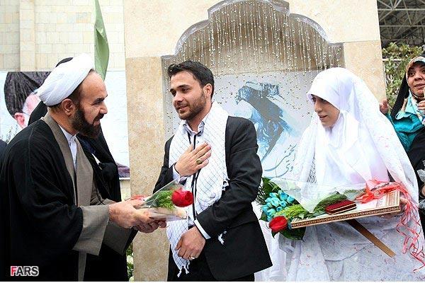 عقد آسمانی در جوار قبور شهدای گمنام