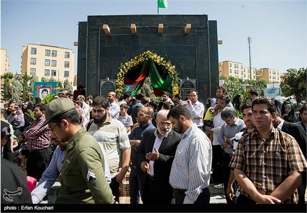 اولین دیدار خانواده شهید مرتضی محمد با فرزند شهیدشان 4
