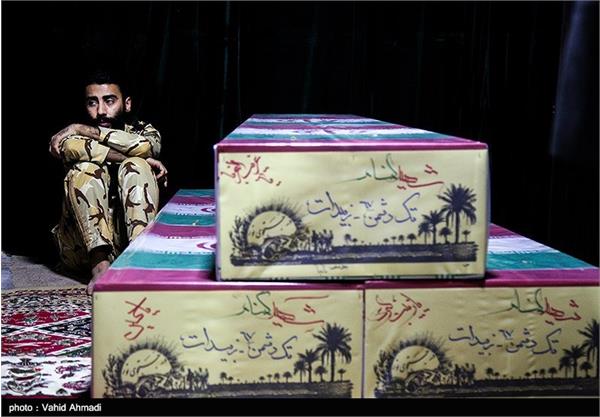 نخستین دیدار خانواده شهید علیرضا بدرخانی بعد از ۲۸ سال با پیکرش 12