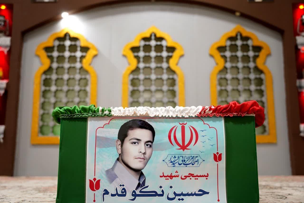 وداع با پیکر مطهر بسیجی تازه تفحص شده "حسین نکو قدم" - 8 بهمن 1403 10