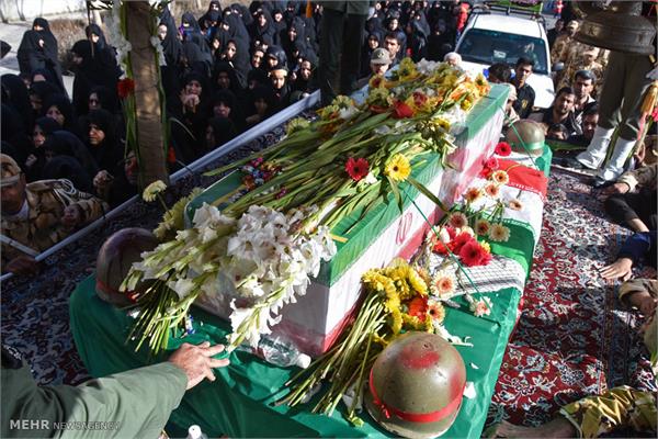 مراسم تشییع و خاکسپاری یک شهید گمنام در شهرضا اصفهان 6