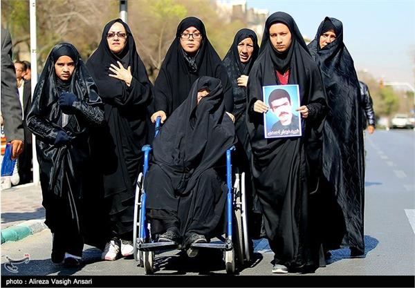 مراسم تشییع پیکر ۱۲ شهید دفاع مقدس - اصفهان 16