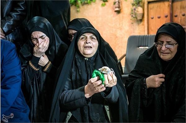 دیدار خانواده شهید امرالله معروف وند با پیکر وی پس از ۳۱ سال