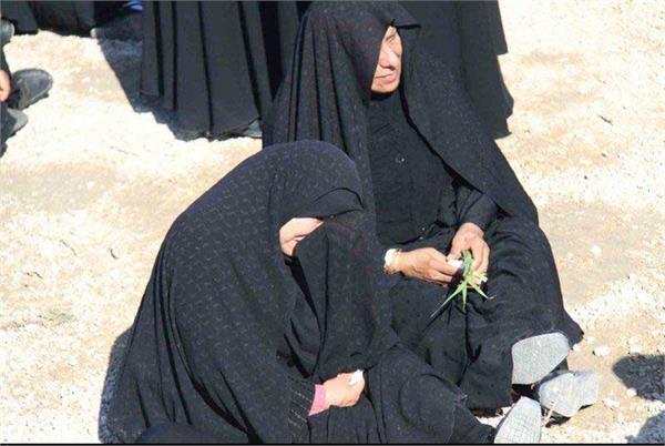 تشییع و خاکسپاری دو شهید گمنام در بندر گناوه-بوشهر