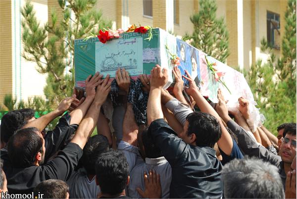 تشییع و خاکسپاری شهدای گمنام دانشگاه آزاد اسلامی اردستان استان اصفهان-12/7/89