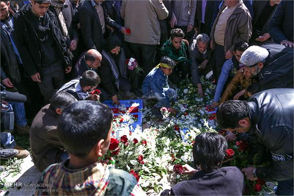 مراسم تشییع و خاکسپاری دو شهید گمنام در محلات 23