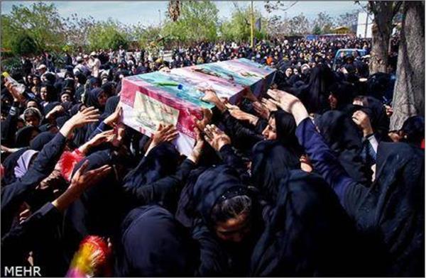 تشییع و خاکسپاری شهدای گمنام در دانشگاه آزاد تاکستان