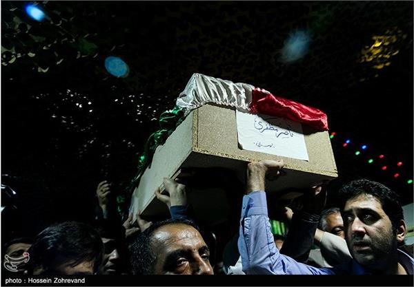 دیدار خانواده شهید ناصر مظفری با پیکر فرزندشان پس از ۳۳ سال 3