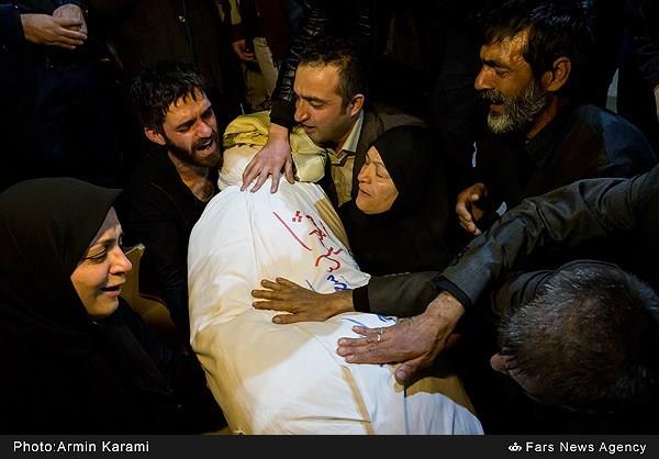 اولین دیدار خانواده شهید حیدری با فرزند شهیدشان 22