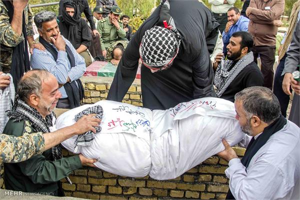 مراسم تشییع سه شهید گمنام در میبد یزد 17