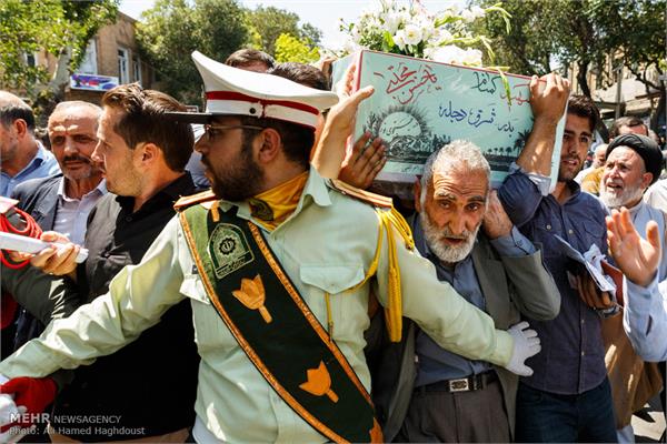 مراسم تشییع پیکر چهار شهید گمنام دفاع مقدس در تبریز 15