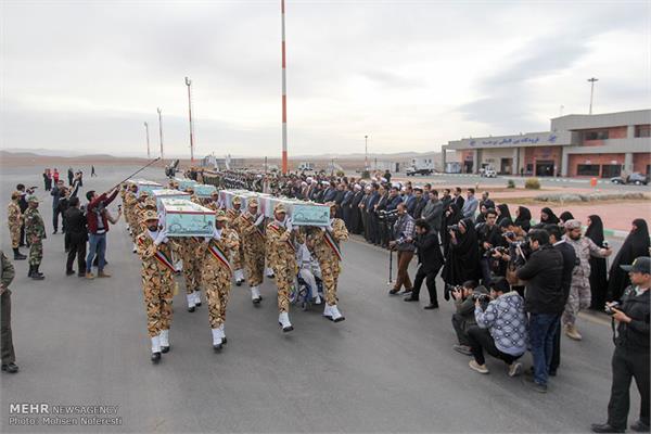 استقبال از ۸ شهید گمنام در فرودگاه بیرجند 19