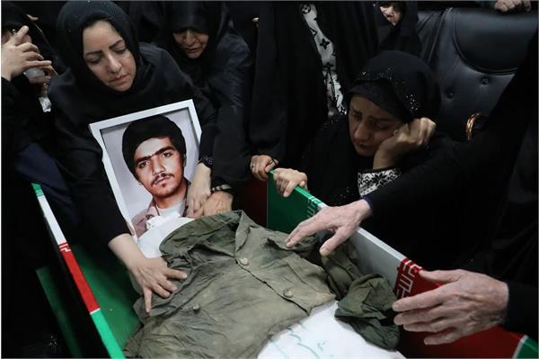 وداع با پیکر مطهر طلبه پاسدار شهید سید کمال خالقی - 2 دی 1402 8