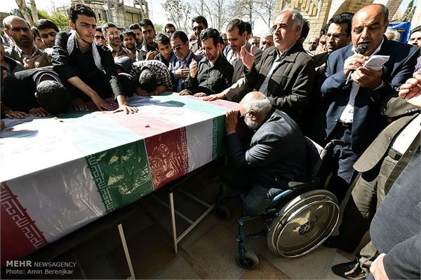 مراسم تشییع و تدفین پیکر مطهر دو شهید گمنام در شیراز‎ 6