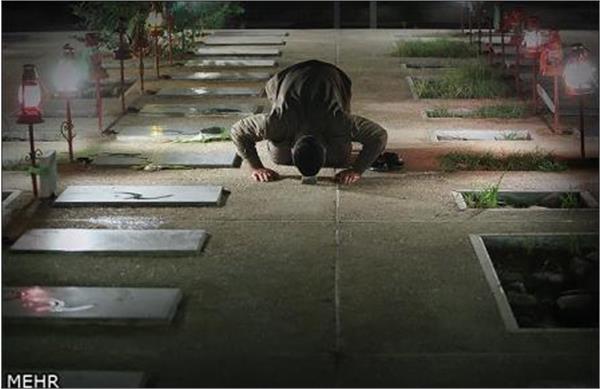 افطاری در جوار مزار شهدای گمنام