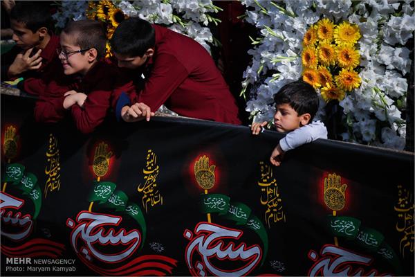 مراسم تشییع پیکر دو شهید گمنام در شهرک آسمان 21