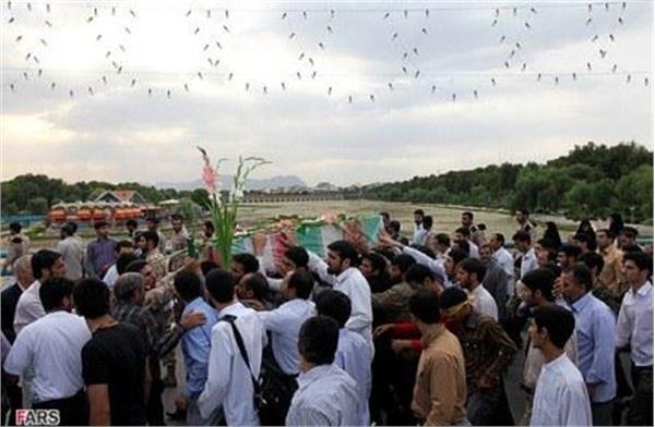 تشییع پیکر هفت شهید دفاع مقدس در اصفهان