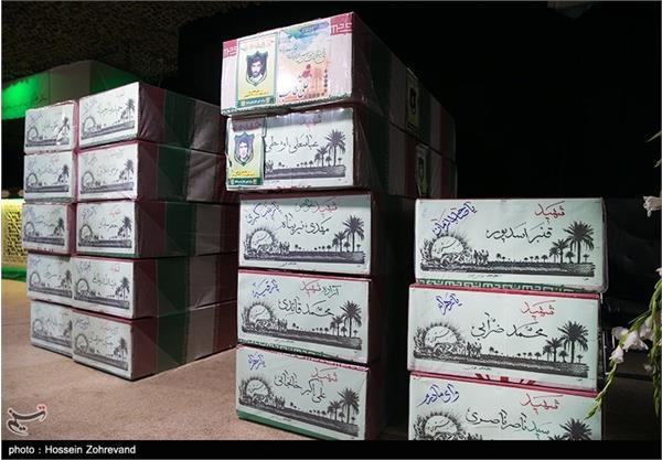 دیدار خانواده شهید ناصر مظفری با پیکر فرزندشان پس از ۳۳ سال 11