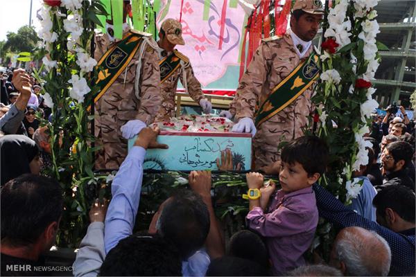 مراسم تشییع پیکر دو شهید دوران دفاع مقدس در اراک 8