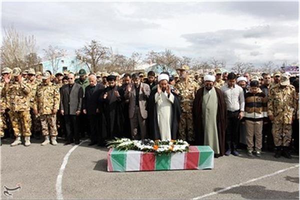 تشییع شهید گمنام در پادگان قهرمان همدان