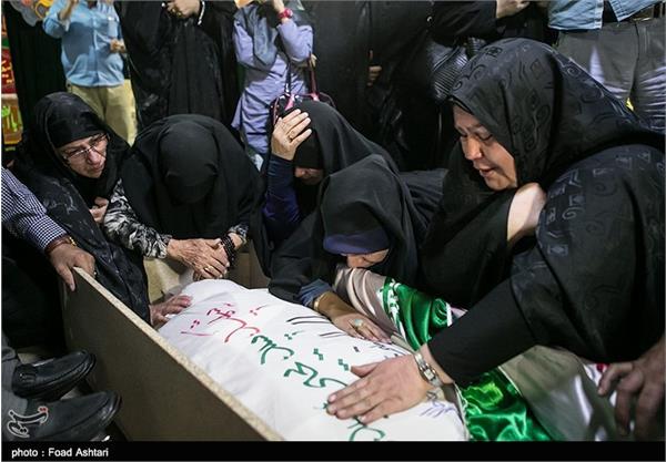 دیدار خانواده شهید سیدیحیی سیدی با پیکر فرزندشان پس از ۳۰ سال 16