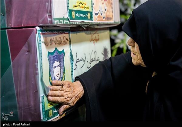 دیدار خانواده شهید سیدیحیی سیدی با پیکر فرزندشان پس از ۳۰ سال 2