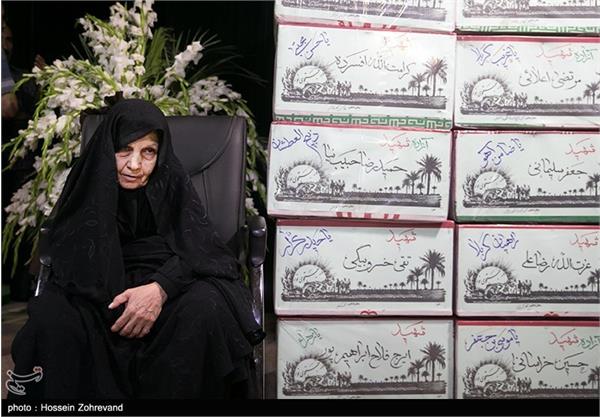 دیدار خانواده شهید ناصر مظفری با پیکر فرزندشان پس از ۳۳ سال 19