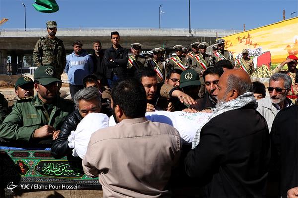 مراسم تشییع و تدفین دو شهید گمنام دفاع مقدس در شیراز 13