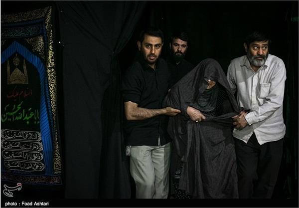 دیدار خانواده شهیدقربان نظری با پیکر فرزندشان 12