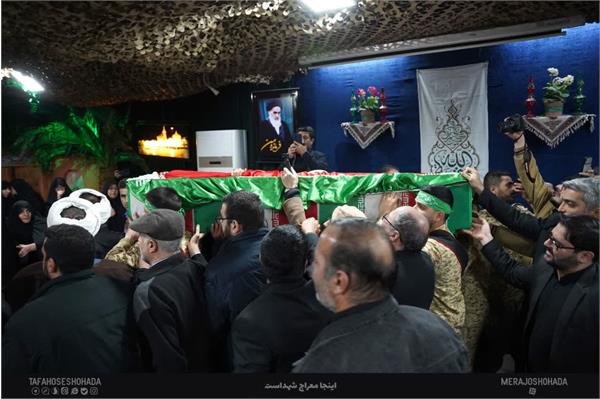 وداع با پیکرهای مطهر شهیدان آیت‌الله علی رازینی و حجت‌الاسلام محمد مقیسه - 30 دی 1403 3