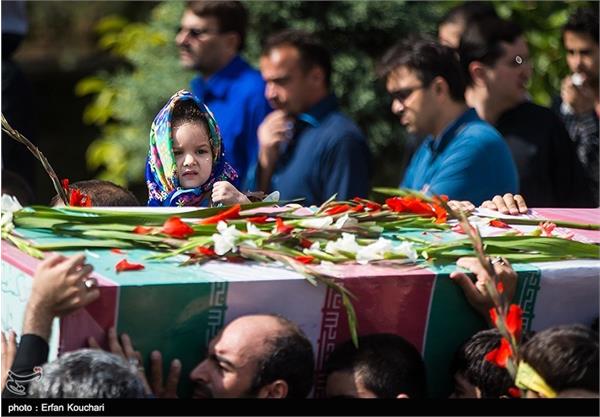 مراسم تشییع و خاکسپاری دو شهید گمنام در شهرک قائم تهران 5