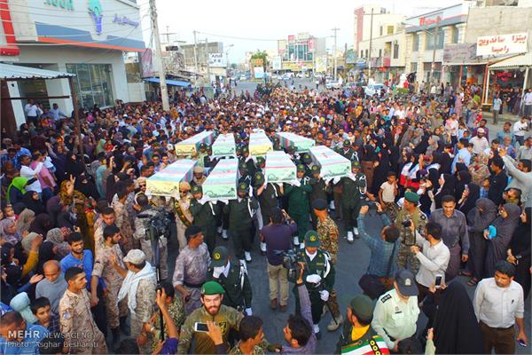 تشییع پیکر شهدای گمنام در قشم 3