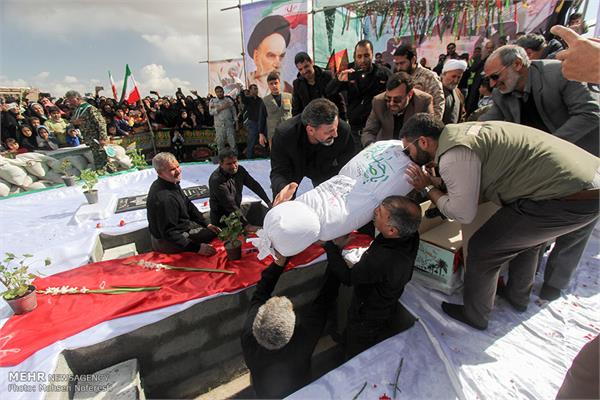 مراسم تشییع شهدای گمنام در سالروز شهادت حضرت زهرا(س) در بیرجند 18