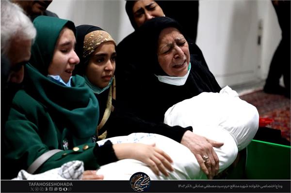 وداع با پیکر مطهر شهید مدافع حرم سید مصطفی صادقی 8 آذر 1402 1