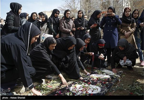 تشییع و تدفین شهید گمنام ۱۹ ساله در کرج 3